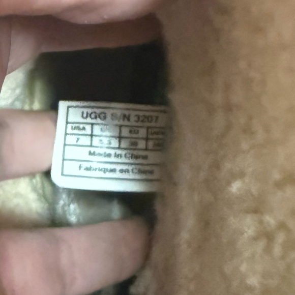 UGG size 7 GUC leather mule studded boots with Sherpa lining - Picture 16 of 16